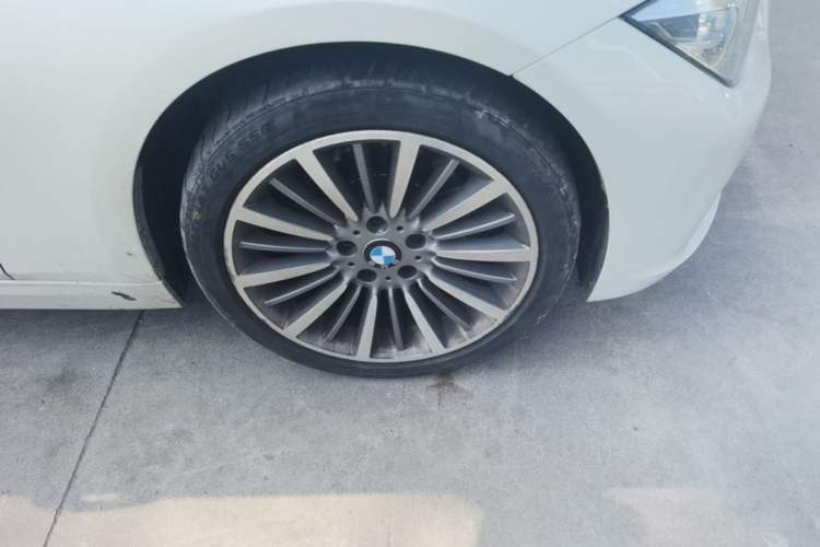 Used BMW 3 Series 2019 320Li Fashion Model Right Front Wheel Hub