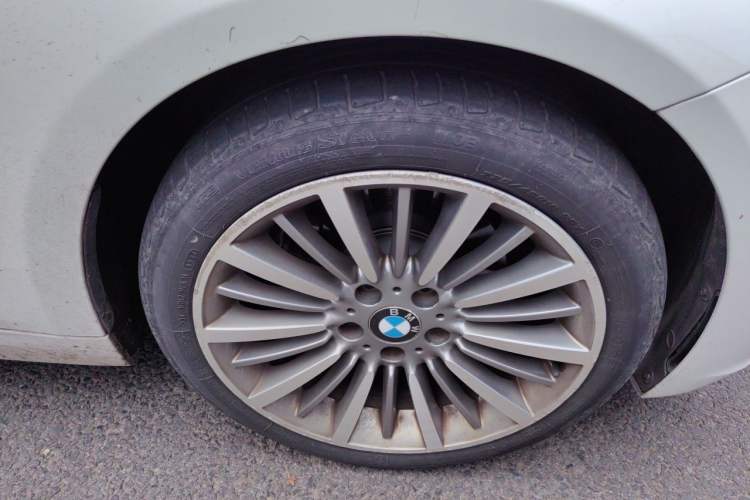 Used BMW 3 Series 2019 320Li Fashion Model Right Front Wheel Hub