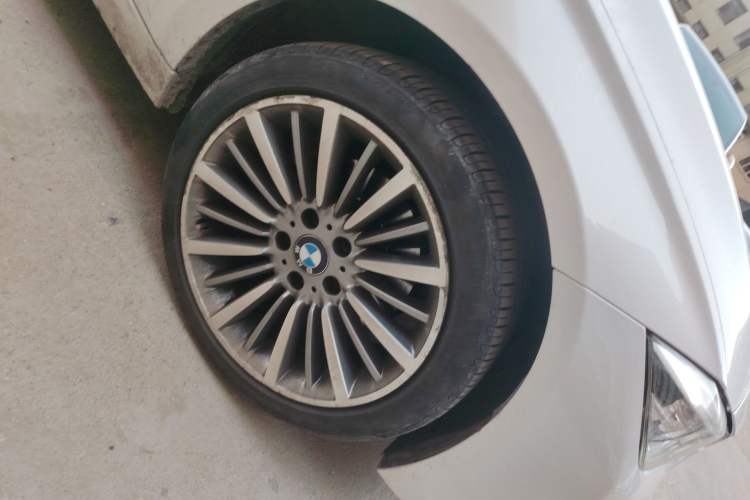 Used BMW 3 Series 2019 320Li Fashion Model Right Front Wheel Hub