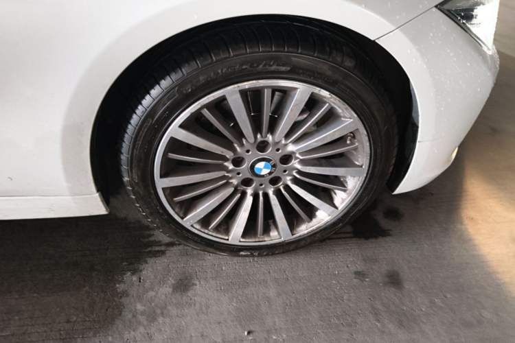 Used BMW 3 Series 2019 320Li Fashion Model Right Front Wheel Hub
