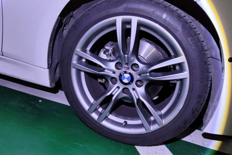 Used BMW 3 Series 2019 320Li M Sport Night Edition Right Front Wheel Hub