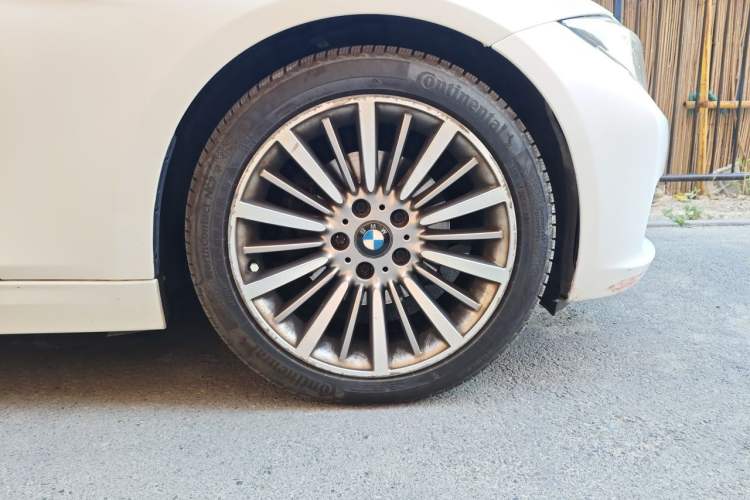 Used BMW 3 Series 2019 320Li Fashion Model Right Front Wheel Hub