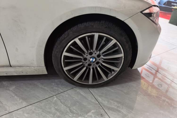 Used BMW 3 Series 2019 320Li Fashion Model Right Front Wheel Hub