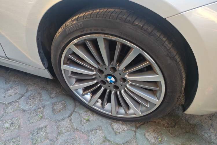Used BMW 3 Series 2019 320Li Fashion Model Right Front Wheel Hub