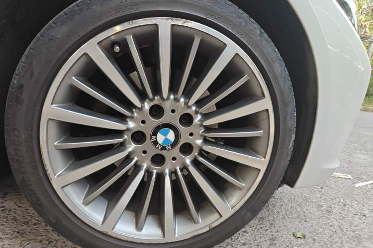 Used BMW 3 Series 2019 320Li xDrive Fashion Model Right Front Wheel Hub