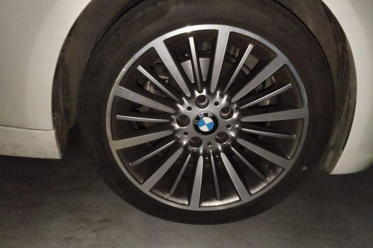 Used BMW 3 Series 2019 320Li Fashion Model Right Front Wheel Hub