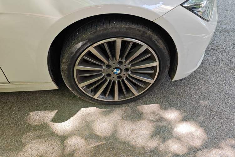 Used BMW 3 Series 2019 320Li Fashion Model Right Front Wheel Hub