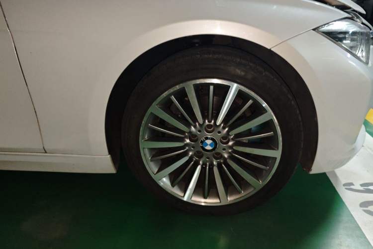 Used BMW 3 Series 2019 320Li Fashion Model Right Front Wheel Hub