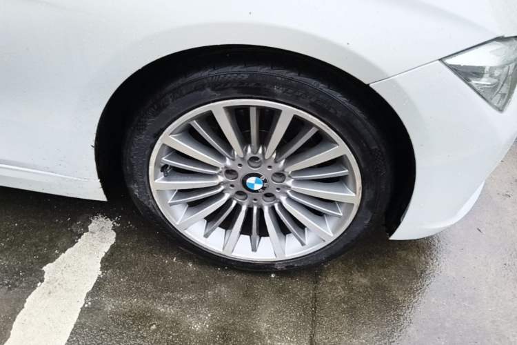 Used BMW 3 Series 2019 320Li Fashion Model Right Front Wheel Hub