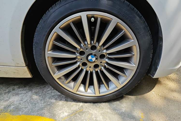 Used BMW 3 Series 2019 320Li Fashion Model Right Front Wheel Hub