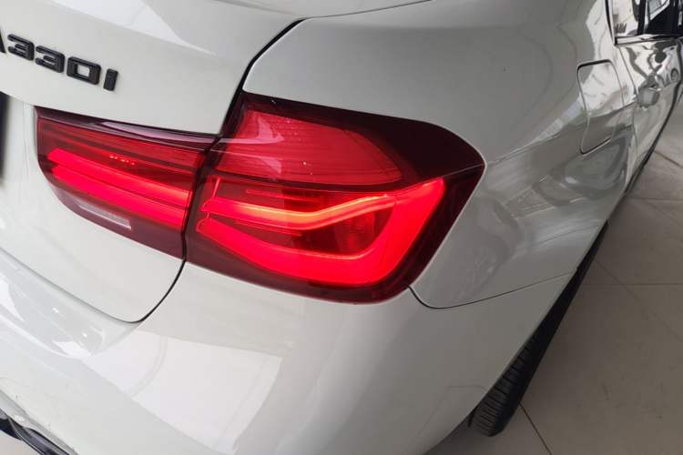 Used BMW 3 Series 2019 320i M Sport Night Edition Right Rear Taillight