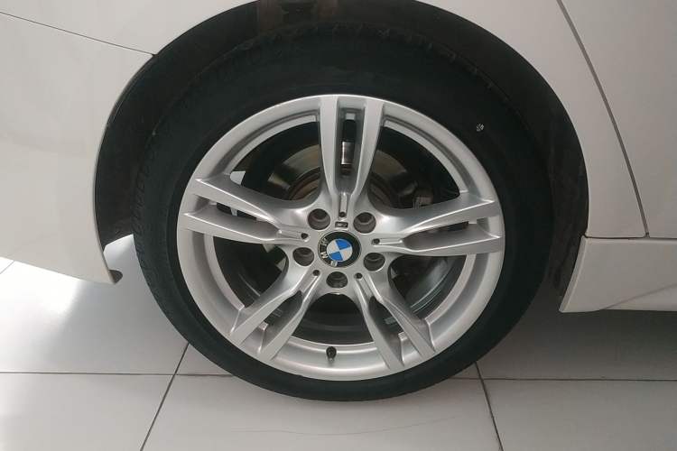 Used BMW 3 Series 2019 320i M Sport Package Right Rear Wheel Hub