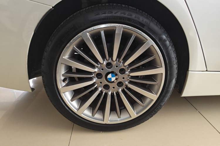 Used BMW 3 Series 2019 320Li Fashion Model Right Rear Wheel Hub