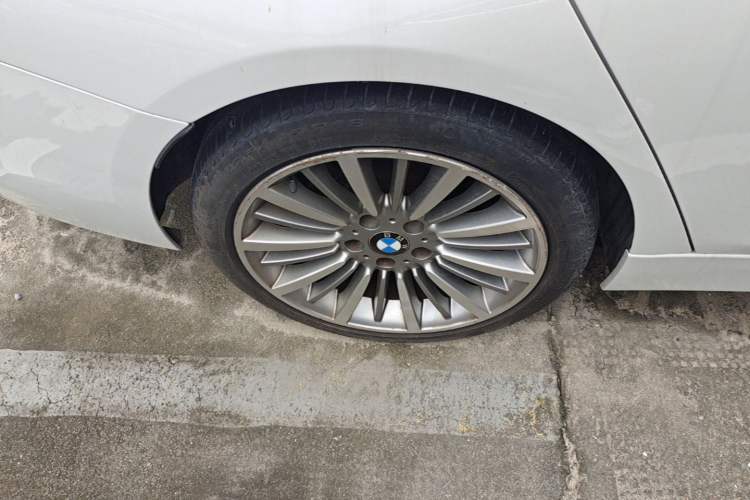 Used BMW 3 Series 2019 320Li Fashion Model Right Rear Wheel Hub
