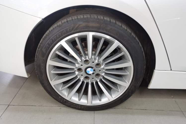 Used BMW 3 Series 2019 320Li Fashion Model Right Rear Wheel Hub