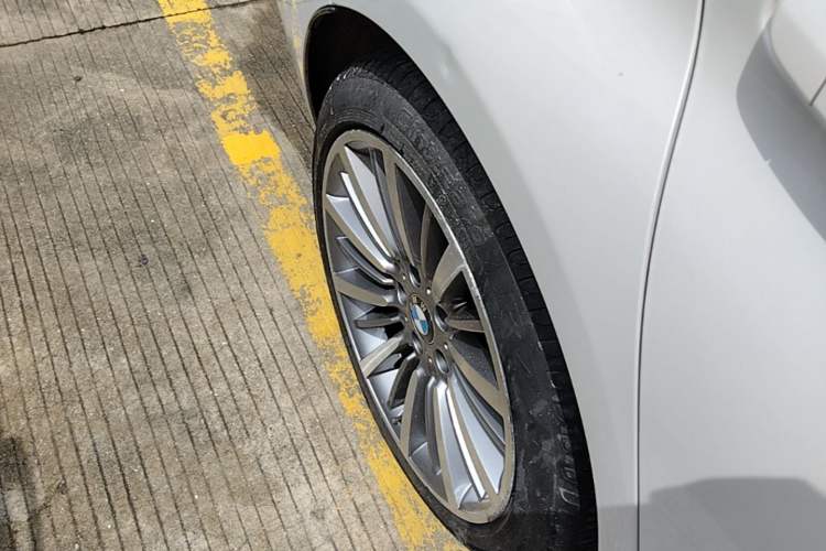 Used BMW 3 Series 2019 320Li Fashion Model Right Rear Wheel Hub