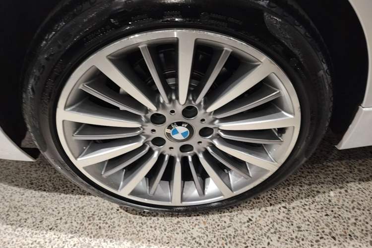 Used BMW 3 Series 2019 320Li Fashion Model Right Rear Wheel Hub
