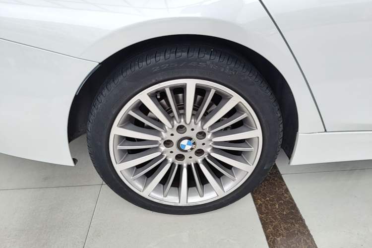 Used BMW 3 Series 2019 320Li Fashion Model Right Rear Wheel Hub