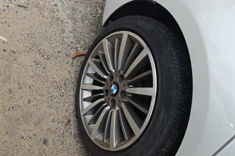 Used BMW 3 Series 2019 320Li Fashion Model Right Rear Wheel Hub