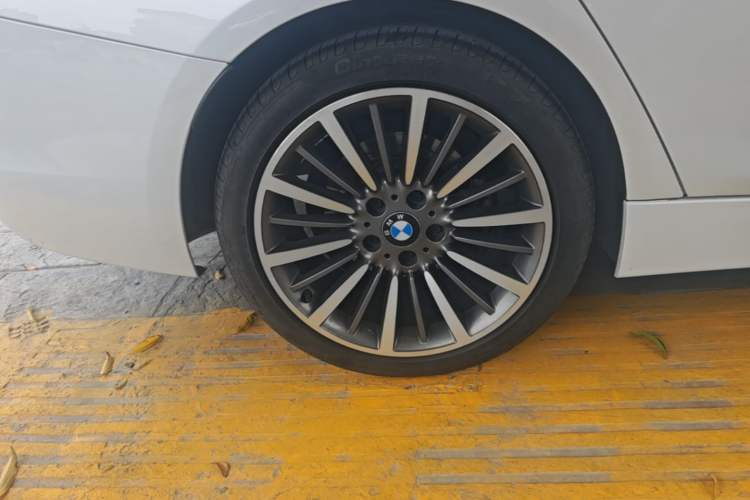 Used BMW 3 Series 2019 320Li Fashion Model Right Rear Wheel Hub