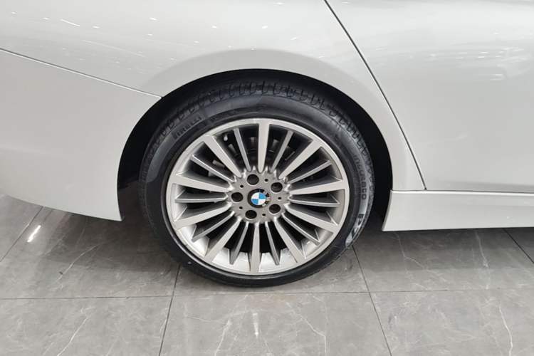Used BMW 3 Series 2019 320Li Fashion Model Right Rear Wheel Hub
