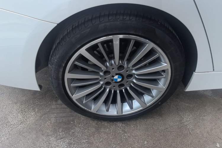 Used BMW 3 Series 2019 320Li Fashion Model Right Rear Wheel Hub