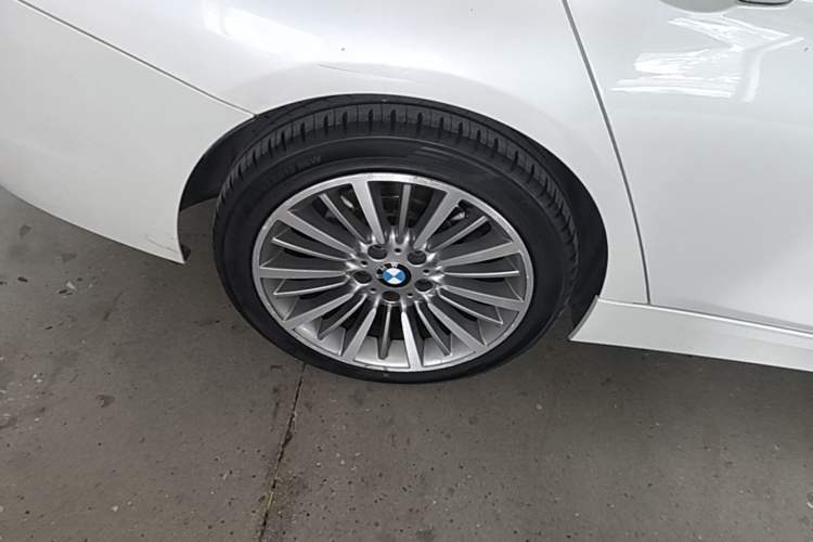 Used BMW 3 Series 2019 320Li xDrive Fashion Model Right Rear Wheel Hub
