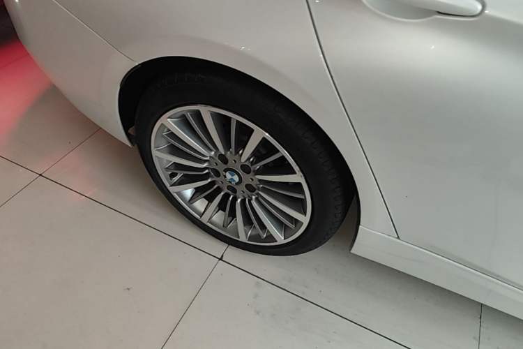 Used BMW 3 Series 2019 320Li Fashion Model Right Rear Wheel Hub