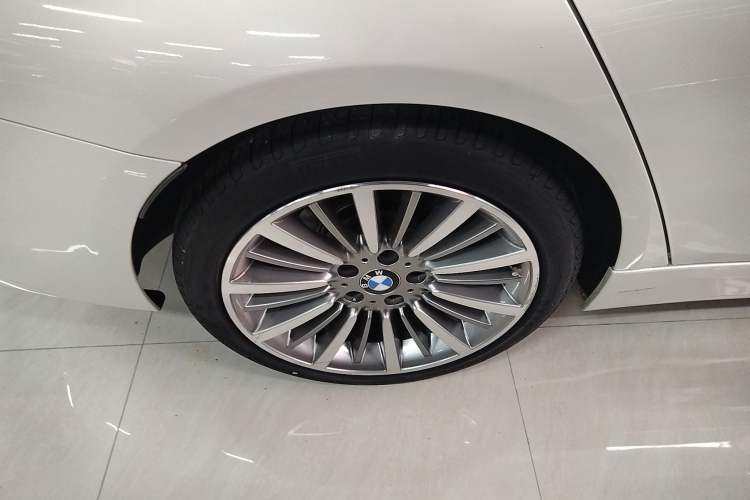 Used BMW 3 Series 2019 320Li Fashion Model Right Rear Wheel Hub