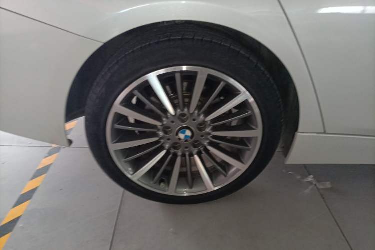 Used BMW 3 Series 2019 320Li Fashion Model Right Rear Wheel Hub