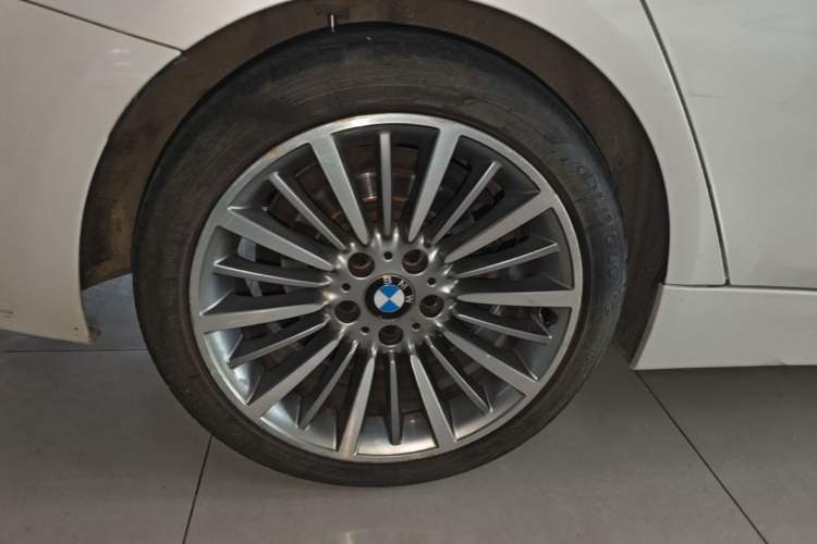 Used BMW 3 Series 2019 320Li Fashion Model Right Rear Wheel Hub