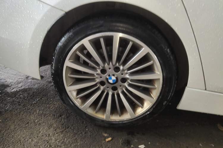 Used BMW 3 Series 2019 320Li Fashion Model Right Rear Wheel Hub