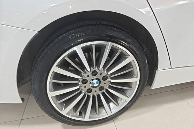 Used BMW 3 Series 2019 320Li Fashion Model Right Rear Wheel Hub