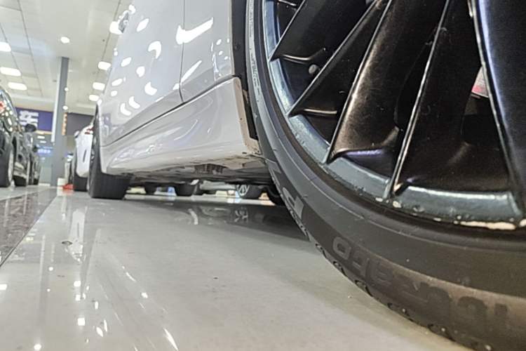 Used BMW 3 Series 2019 320i M Sport Night Edition Right Side Sill
