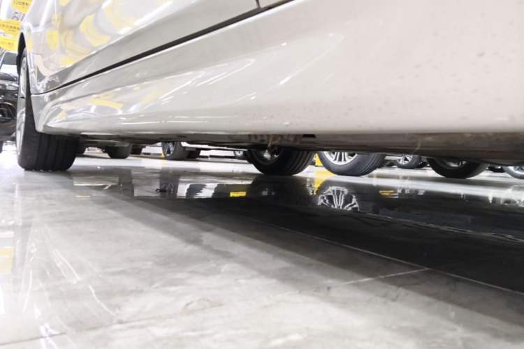 Used BMW 3 Series 2019 320i M Sport Package Right Side Sill