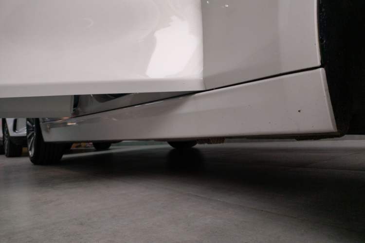 Used BMW 3 Series 2019 320Li Fashion Model Right Side Sill