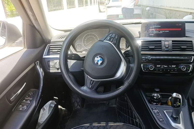 Used BMW 3 Series 2019 320Li Fashion Model Steering Wheel