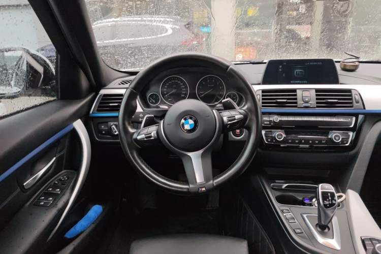 Used BMW 3 Series 2019 320i M Sport Package Steering Wheel