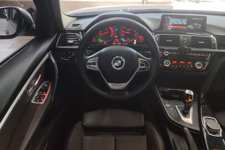 Used BMW 3 Series 2019 320Li Fashion Model Steering Wheel
