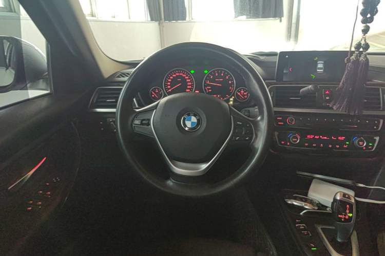 Used BMW 3 Series 2019 320Li Fashion Model Steering Wheel
