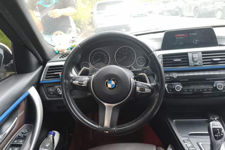 Used BMW 3 Series 2019 320i M Sport Package Steering Wheel