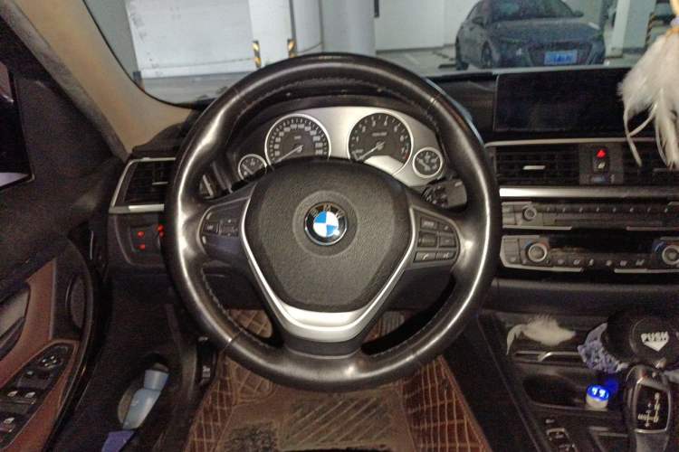 Used BMW 3 Series 2019 320Li Fashion Model Steering Wheel