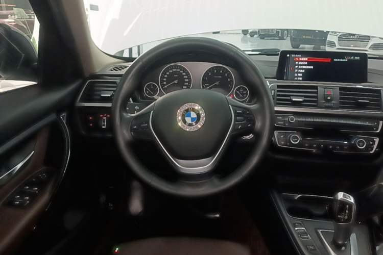 Used BMW 3 Series 2019 320Li Fashion Model Steering Wheel