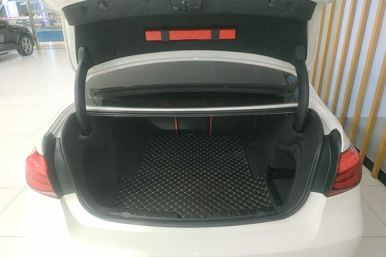 Used BMW 3 Series 2019 320i M Sport Package Trunk