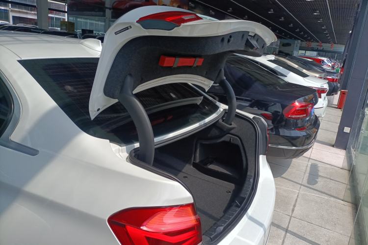 Used BMW 3 Series 2019 320Li Fashion Model Trunk