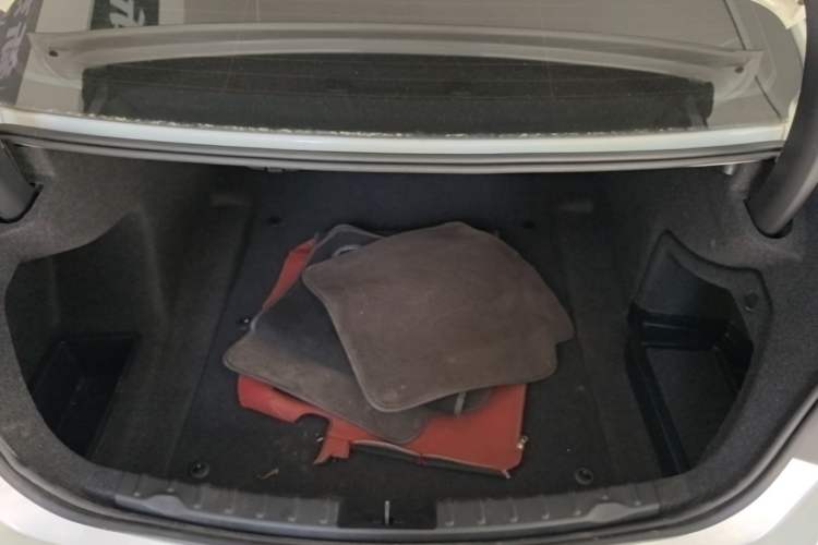 Used BMW 3 Series 2019 320Li Fashion Model Trunk