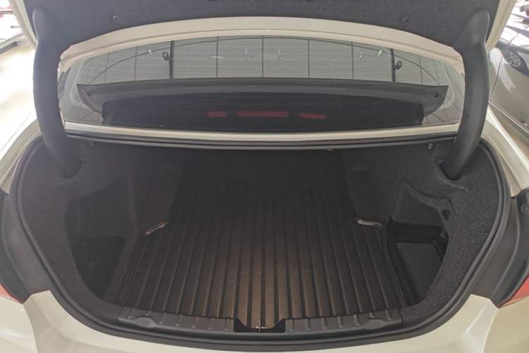 Used BMW 3 Series 2019 320Li Fashion Model Trunk