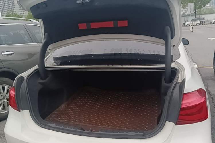 Used BMW 3 Series 2019 320Li M Sport Package Trunk