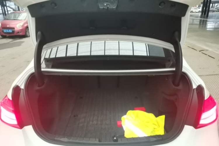 Used BMW 3 Series 2019 320Li M Sport Package Trunk