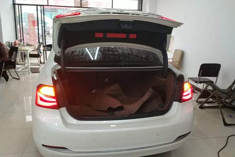 Used BMW 3 Series 2019 320Li Fashion Model Trunk